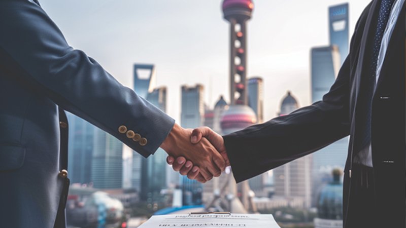 alt="Two people are shaking hands"